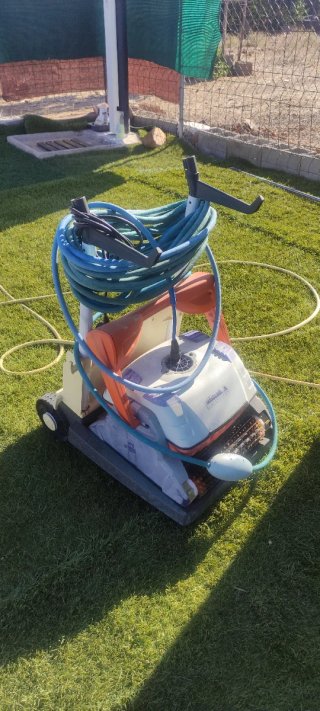 Robot Limpiafondos Dolphin Piscina