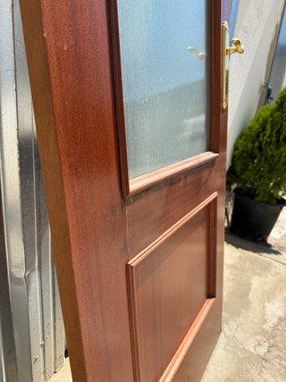 Puerta madera con cristal
