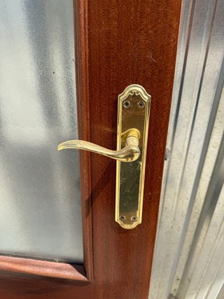 Puerta madera con cristal