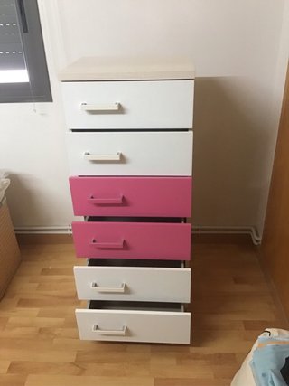 Cómoda alta 6 cajones con ruedas