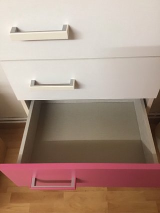 Cómoda alta 6 cajones con ruedas