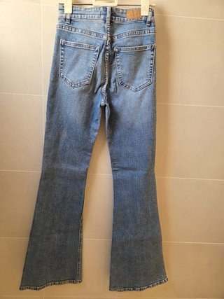 Vaqueros acampanados talla 36