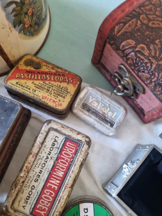 Set di scatole metalliche vintage