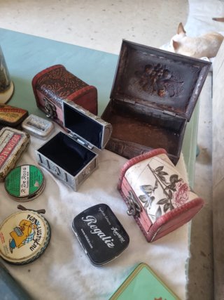 Set di scatole metalliche vintage