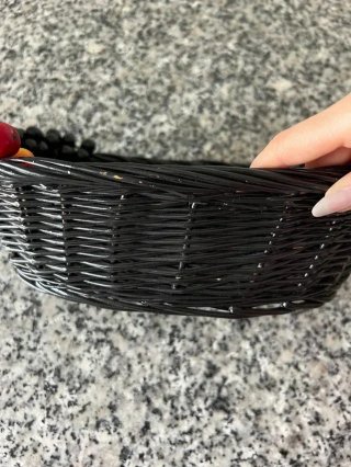 Cesta de Mimbre Lacada en Negro | Como Nueva