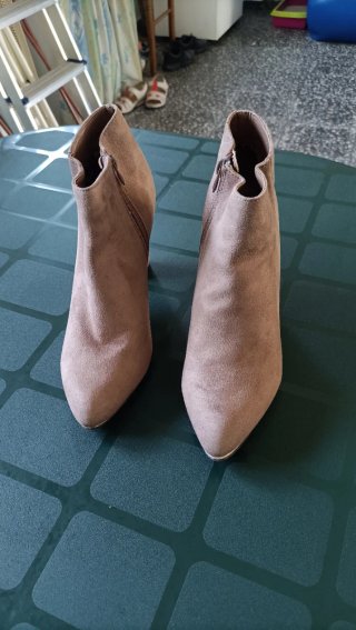 Botines tacón ancho beige talla 39