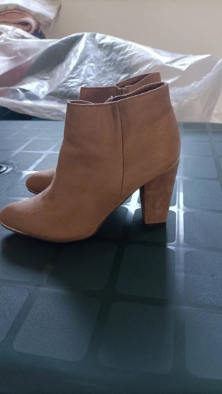Botines tacón ancho beige talla 39