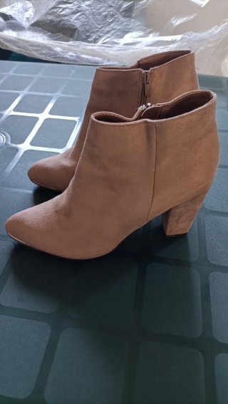 Botines tacón ancho beige talla 39