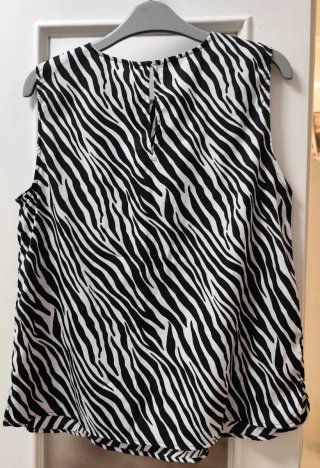 ✨ NO NEGOCIABLE ✨  Blusa sin mangas estampada