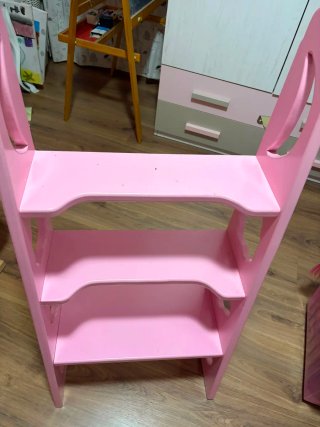 Escalera azul y rosa para cama nido