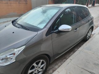 Peugeot 208 2015