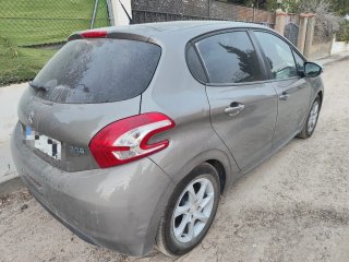 Peugeot 208 2015