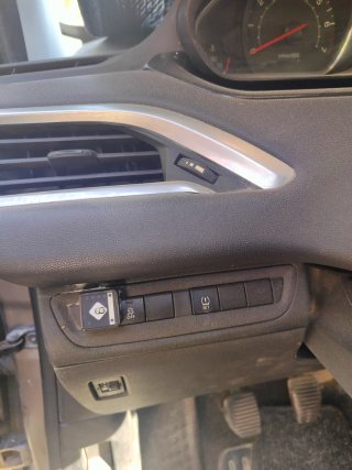 Peugeot 208 2015