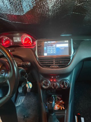 Peugeot 208 2015