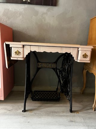 Mesa Singer antigua