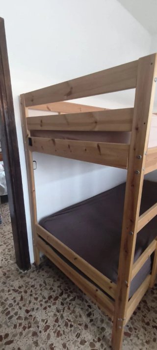 Due letti a castello in legno Ikea