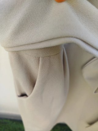 Vestido beige con cinturón
