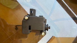 Actuador cerradura portón Golf IV
