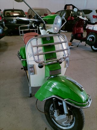 Vespa 200 Beige y Verde