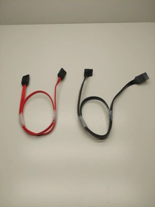 Cables SATA Rojos y Negros