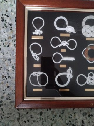 Cuadro vitrina de nudos marineros antiguo