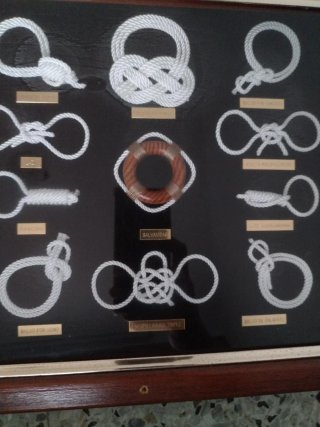 Cuadro vitrina de nudos marineros antiguo