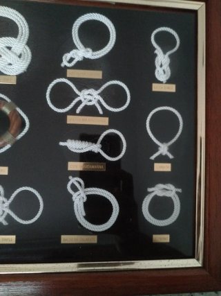 Cuadro vitrina de nudos marineros antiguo