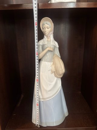 Figura Porcelana Miguel Requena Mujer Cesta
