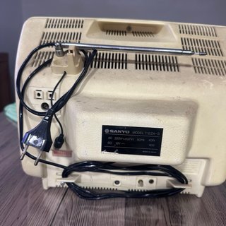 Televisor Antiguo Sanyo Beige y Negro