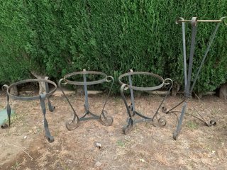 Soporte para macetas de metal