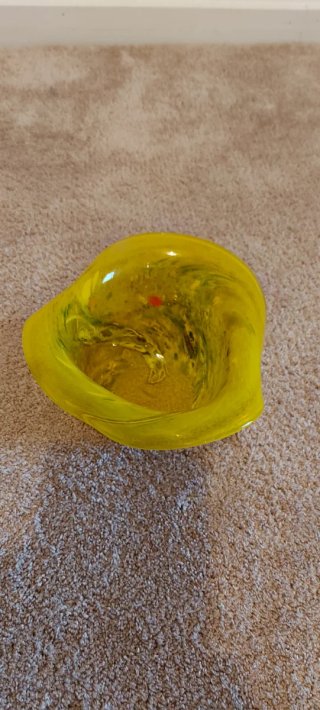 Ciotola in vetro decorata