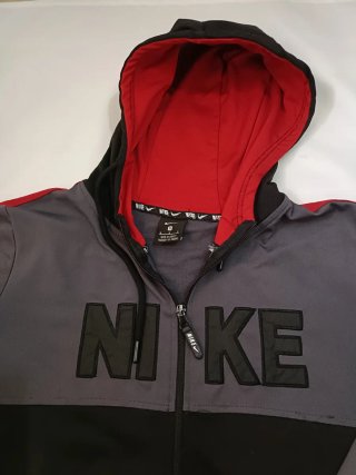 Chaqueta Nike con cremallera gris y negra
