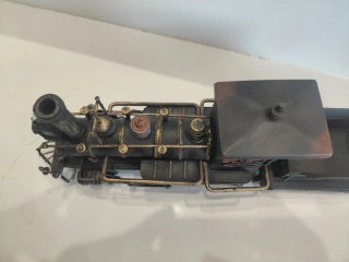 Tren de metal decorativo