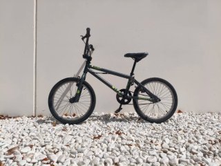 Bicicleta BMX 20 con frenos