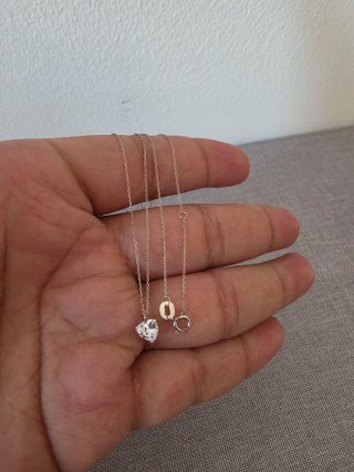 Cadena fina oro blanco 18k con colgante