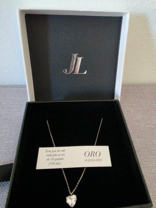Cadena fina oro blanco 18k con colgante