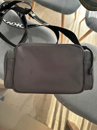Bandolera DKNY gris