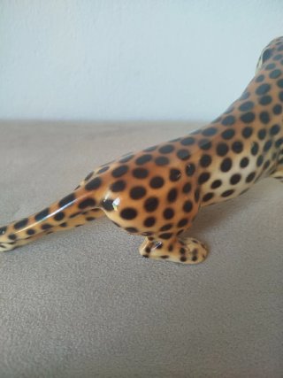 Leopardo de porcelana firmado y numerado