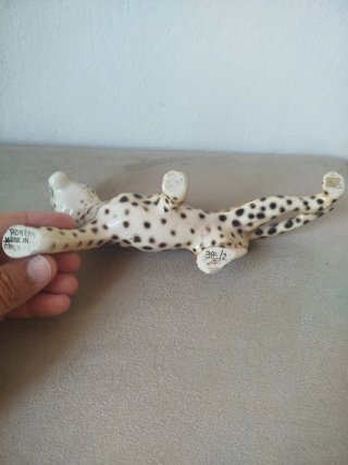 Leopardo de porcelana firmado y numerado