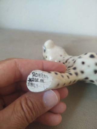 Leopardo de porcelana firmado y numerado