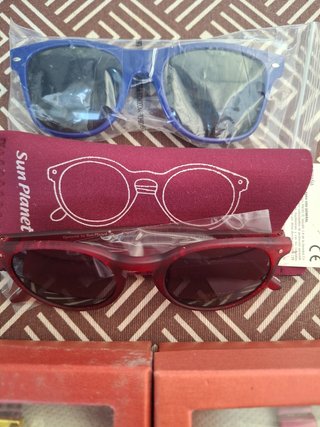 Gafas de sol y relojes infantiles