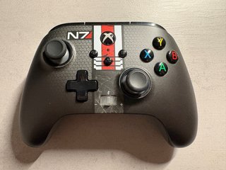 Mando PowerA Xbox Mass Effect N7