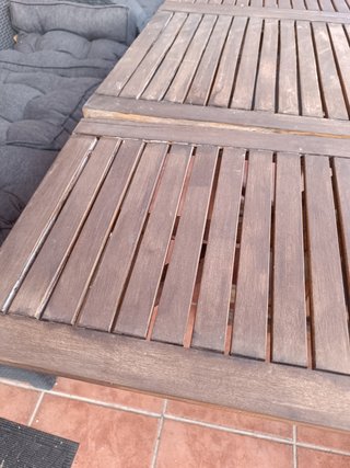 Mesa de jardín de madera con sillas