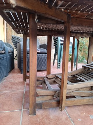 Mesa de jardín de madera con sillas