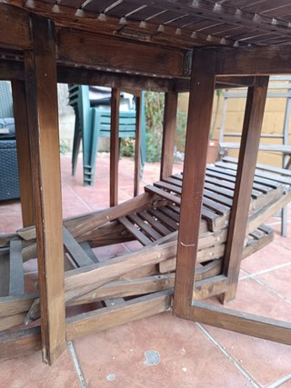 Mesa de jardín de madera con sillas
