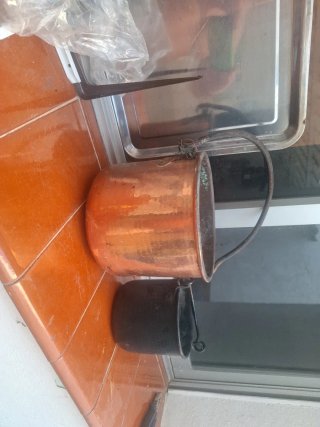 Olla antigua latón y lanza hierro año 90