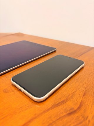 iPad Air 2 (32GB) + iPhone 11 (64GB)