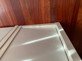 Escritorio blanco moderno con dos partes
