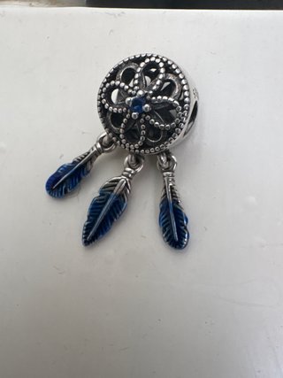 Colgante atrapasueños con plumas