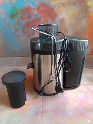 Licuadora Tristar para zumos de fruta y verdura.